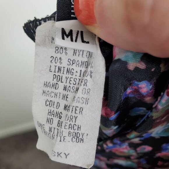 Onzie Floral Print Crop Length Leggings Size Medium/Large - Picture 7 of 8